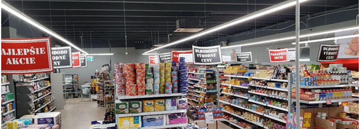 Realizácia nového osvetlenia pre novootvorenú prevádzku  supermarketu.  Osvetlovacia sústava pozostáva z lineárnych svietidiel s asymetrickým osvetlením doplnenými bodovými svietidlami...
