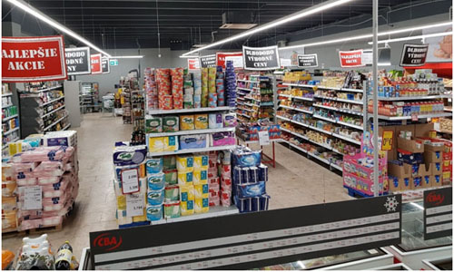 Realizácia nového osvetlenia pre novootvorenú prevádzku  supermarketu.  Osvetlovacia sústava pozostáva z lineárnych svietidiel s asymetrickým osvetlením doplnenými bodovými svietidlami...